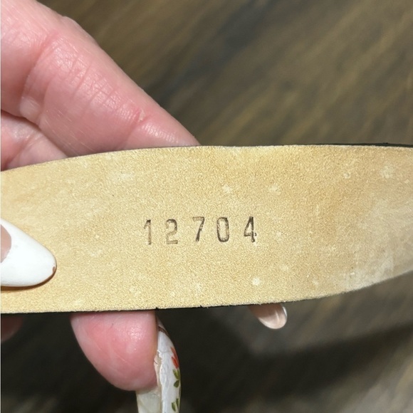 Streets Ahead black leather with gold tone hardware size small belt - Picture 4 of 7